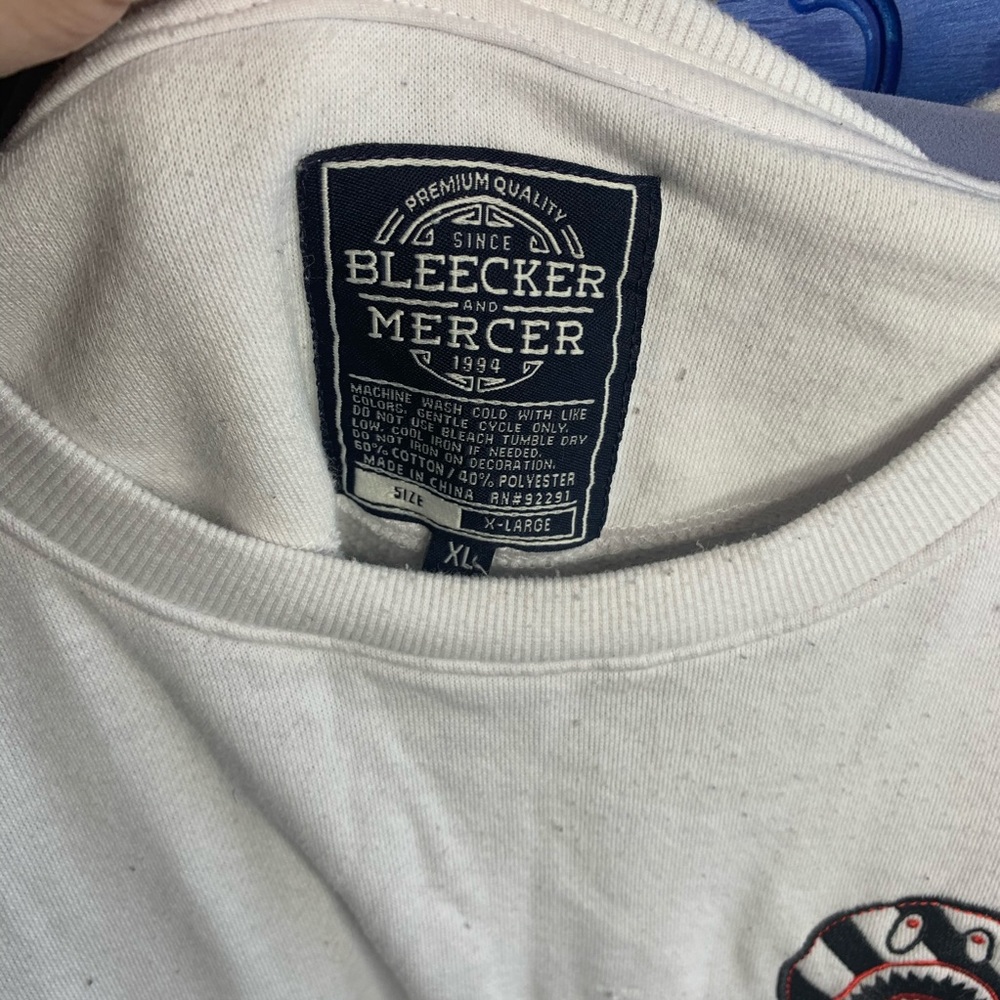 Bleecker Mercer Unique Shark Bite Sweatshirt XL - Picture 4 of 4